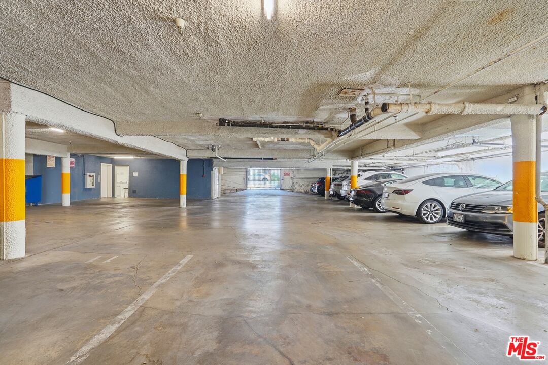 625 N Flores St Unit: 104