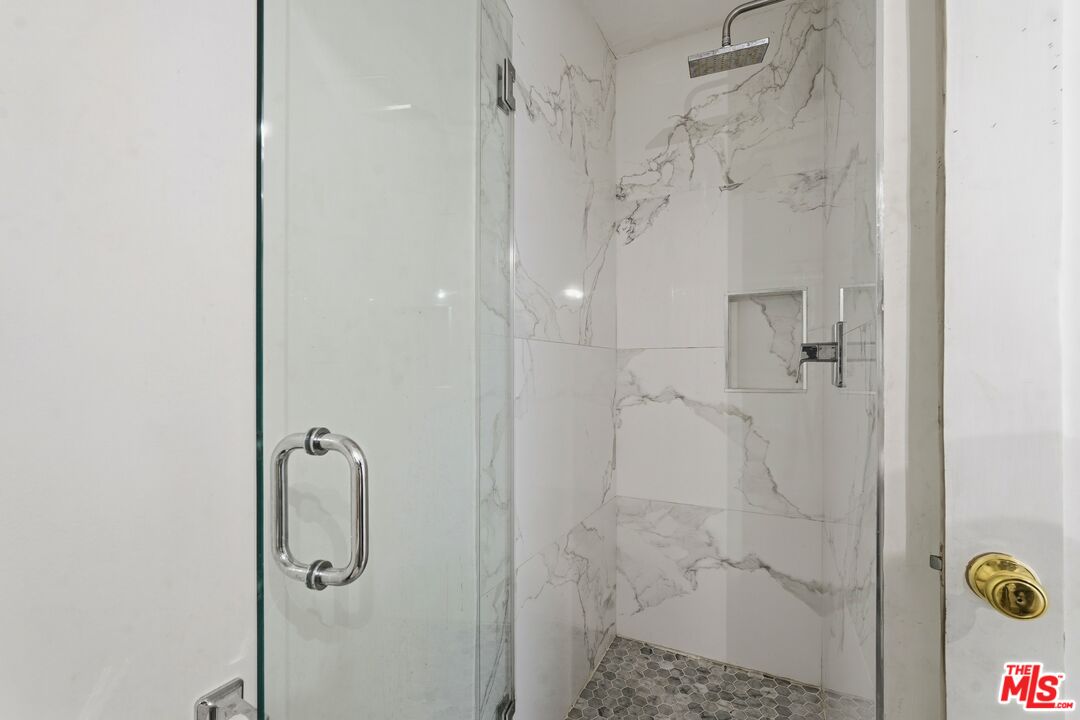 625 N Flores St Unit: 104