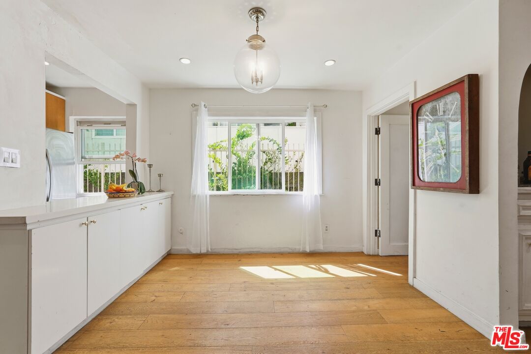 625 N Flores St Unit: 104