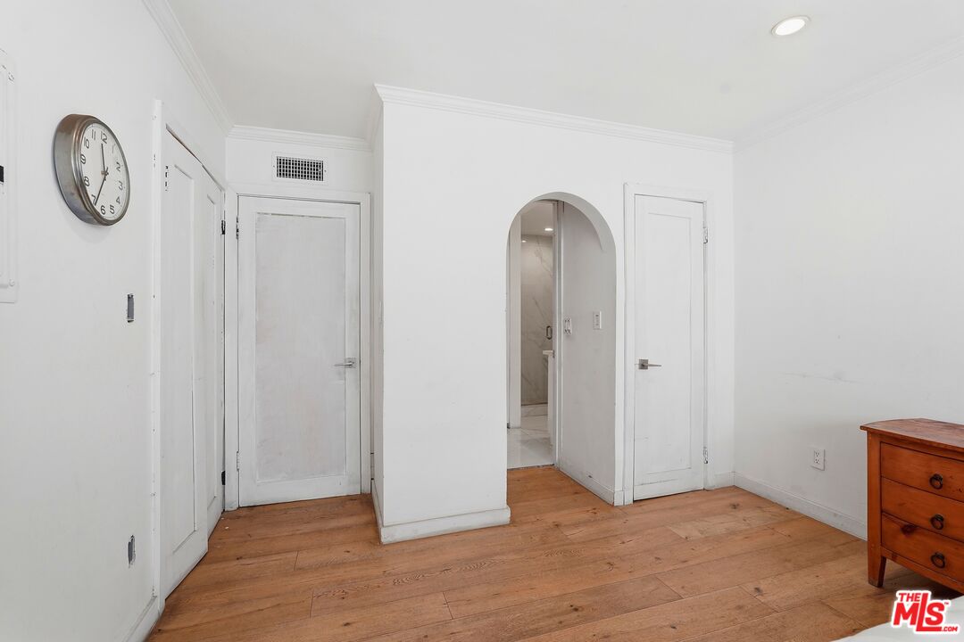 625 N Flores St Unit: 104