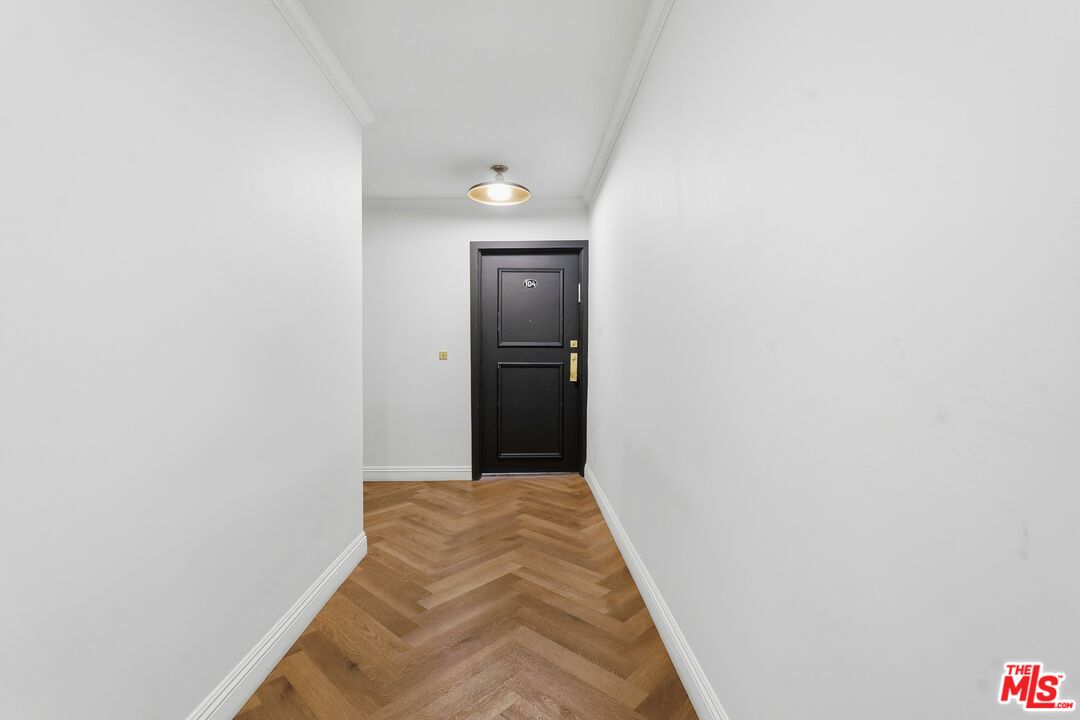 625 N Flores St Unit: 104