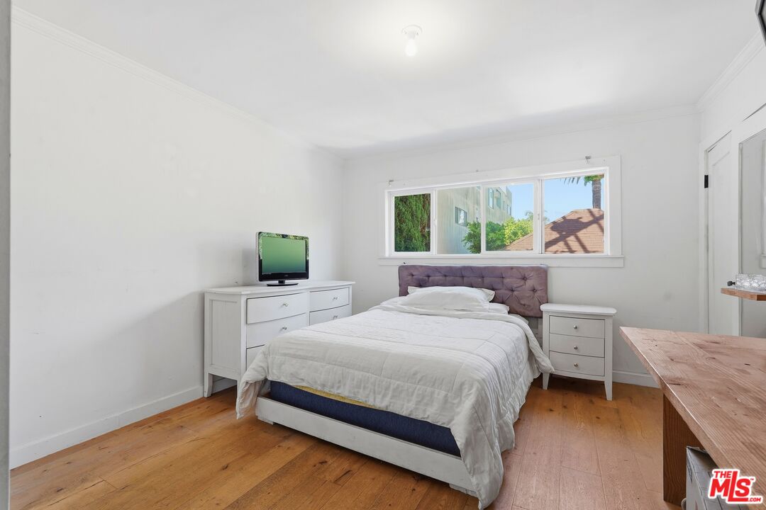 625 N Flores St Unit: 104