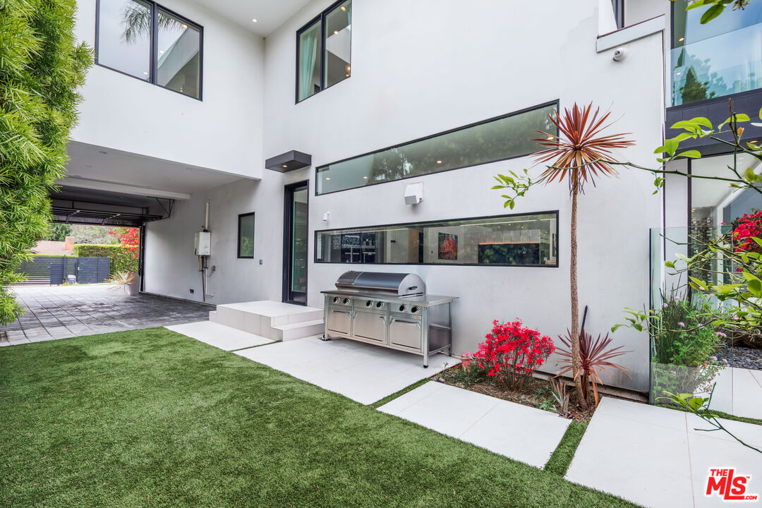 511 N Rexford Dr