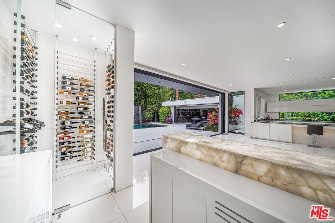 511 N Rexford Dr