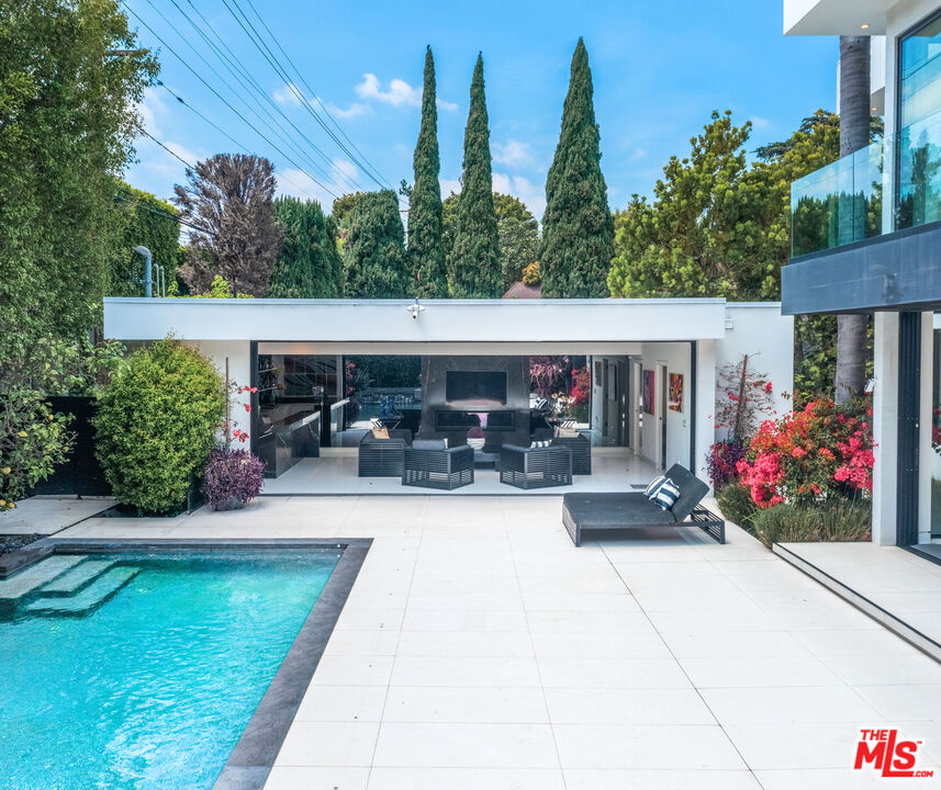 511 N Rexford Dr