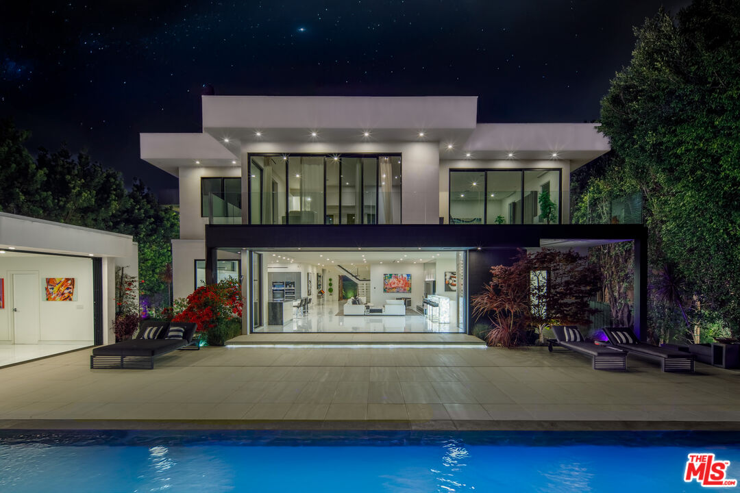 511 N Rexford Dr