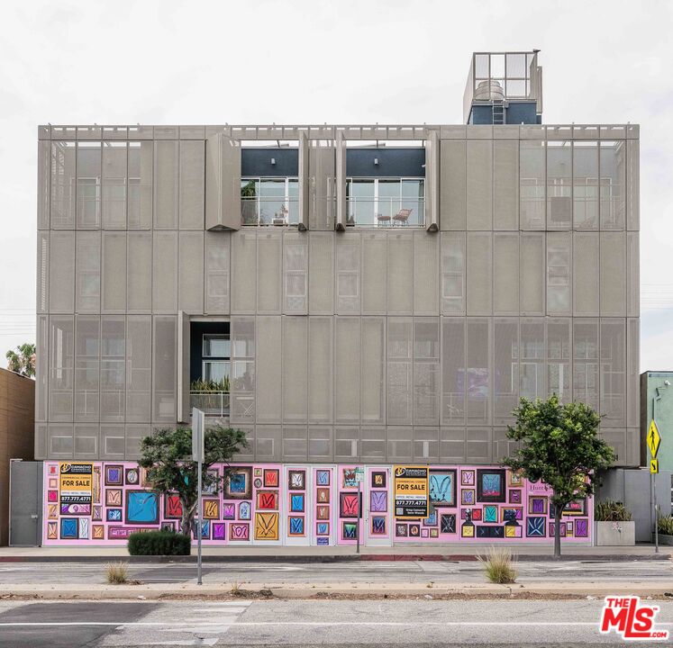 751 N Fairfax Ave Unit: 4