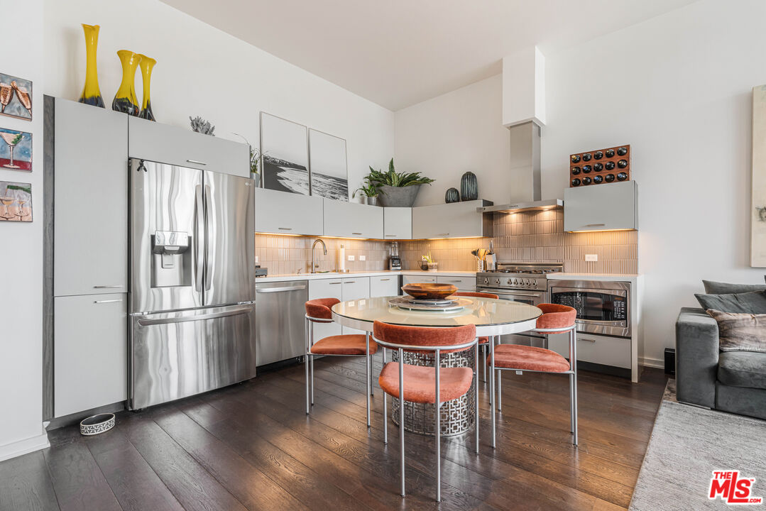 751 N Fairfax Ave Unit: 4