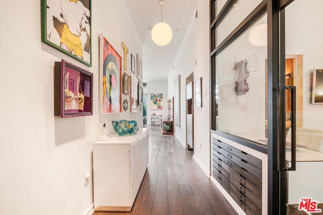 751 N Fairfax Ave Unit: 4
