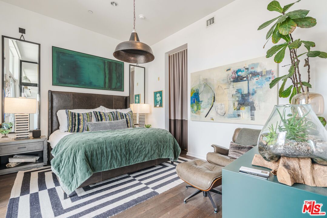 751 N Fairfax Ave Unit: 4