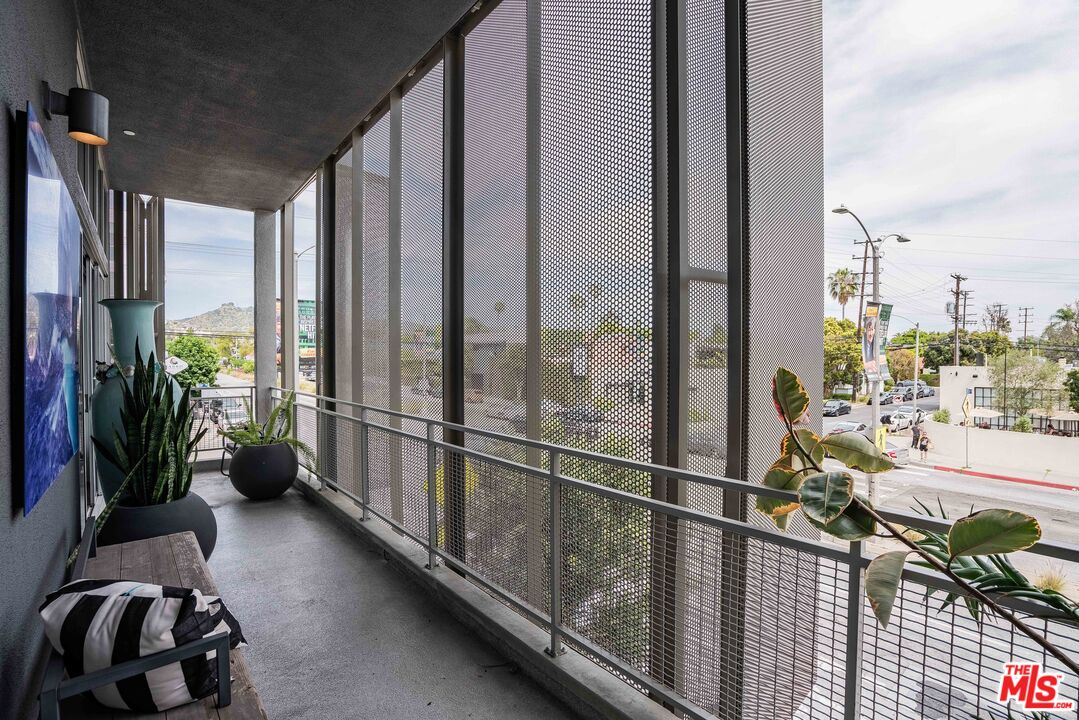 751 N Fairfax Ave Unit: 4