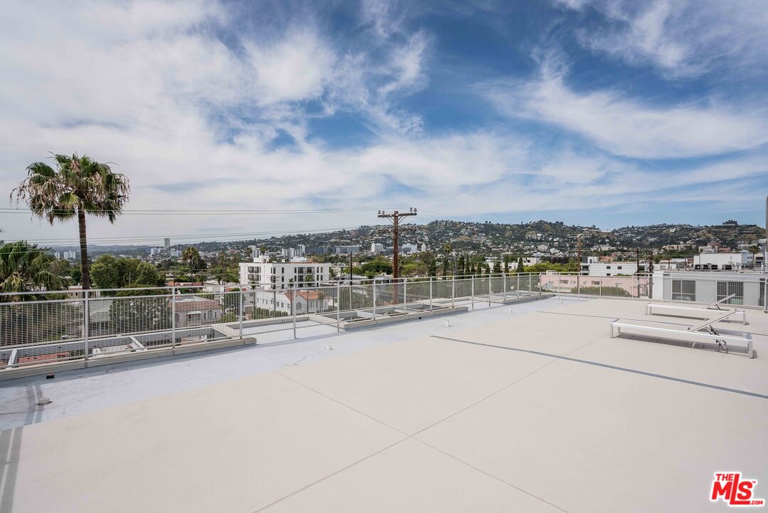 751 N Fairfax Ave Unit: 4