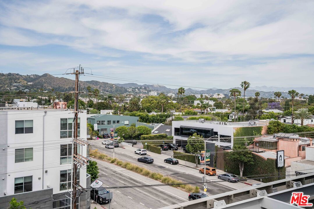 751 N Fairfax Ave Unit: 4