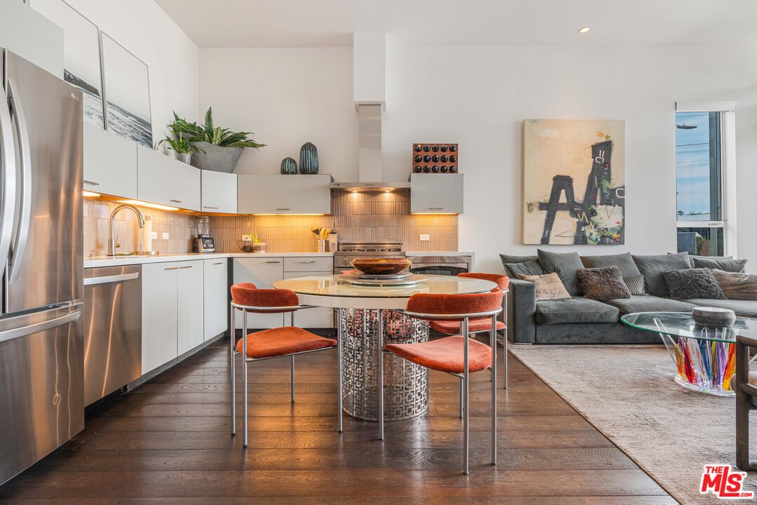 751 N Fairfax Ave Unit: 4