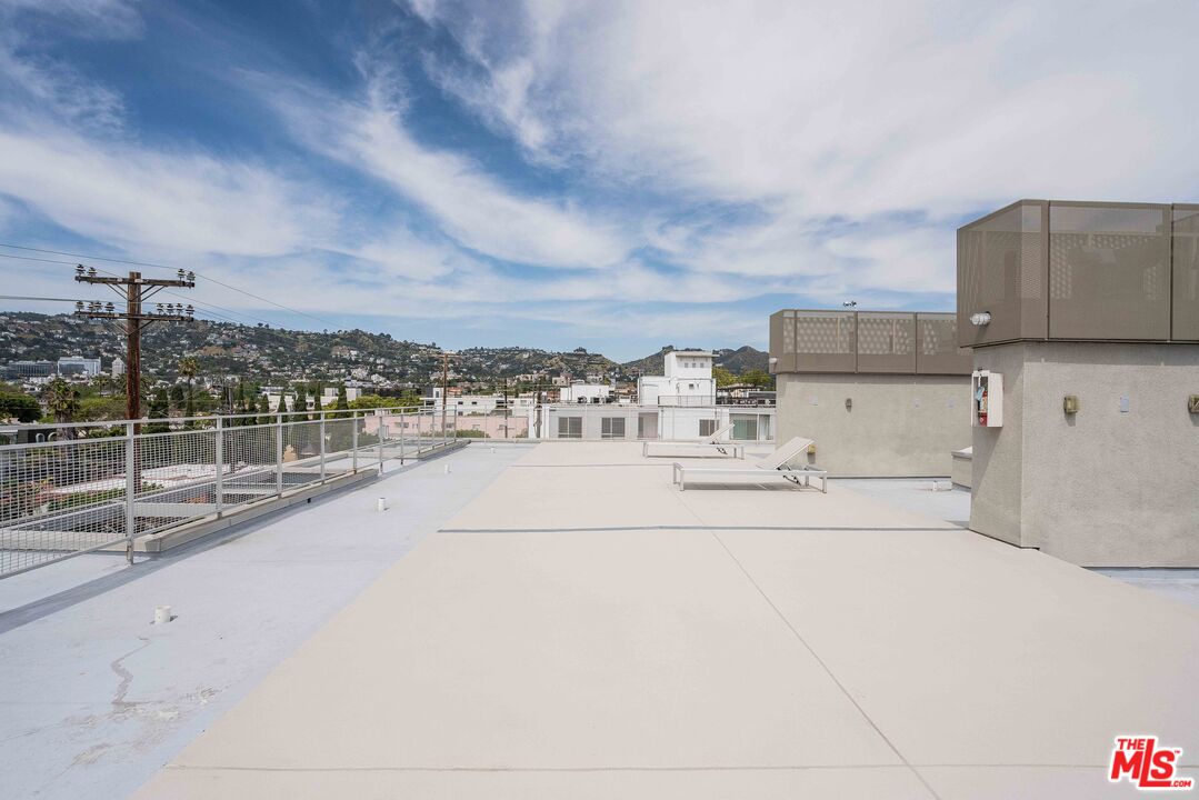 751 N Fairfax Ave Unit: 4