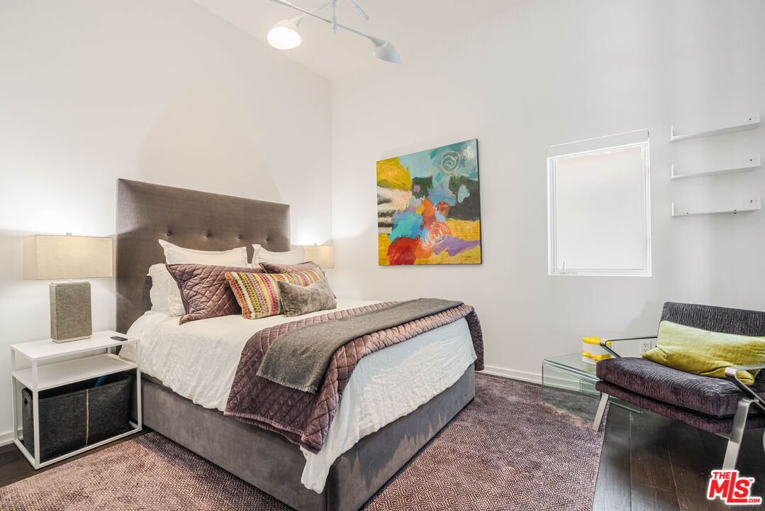 751 N Fairfax Ave Unit: 4