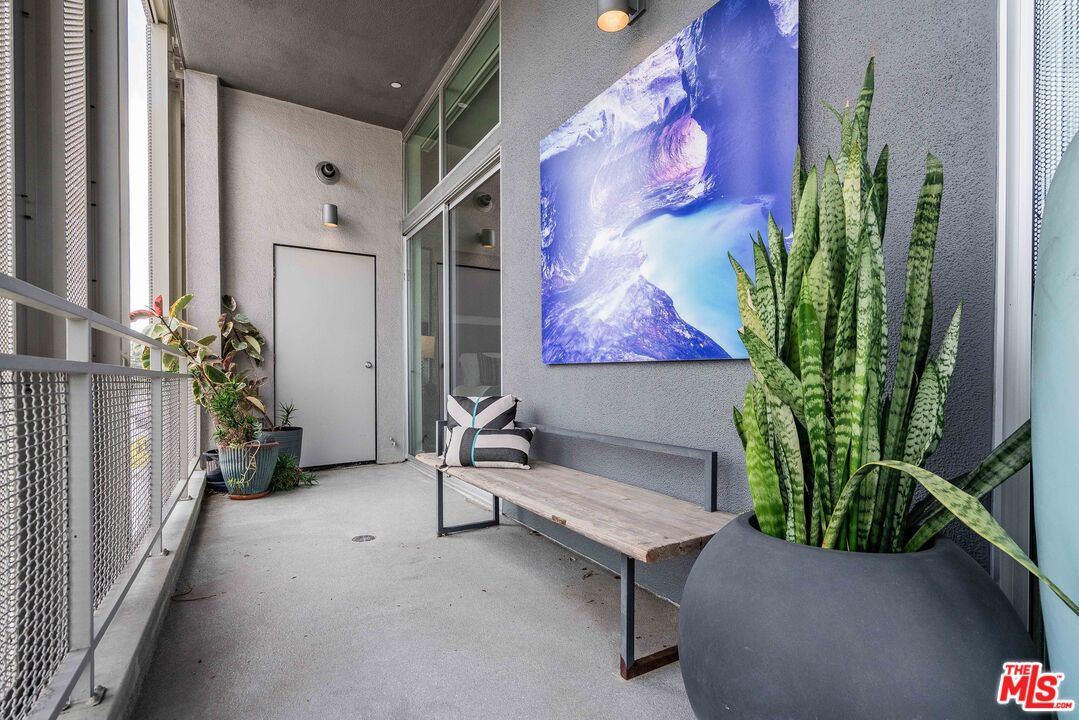 751 N Fairfax Ave Unit: 4