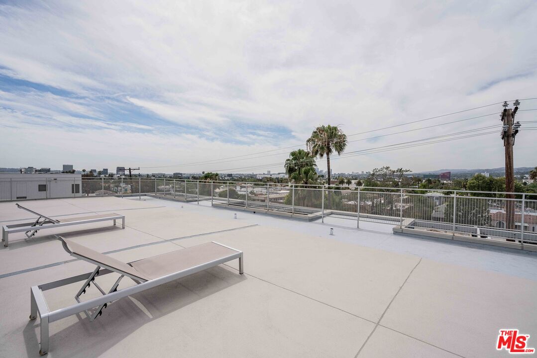 751 N Fairfax Ave Unit: 4