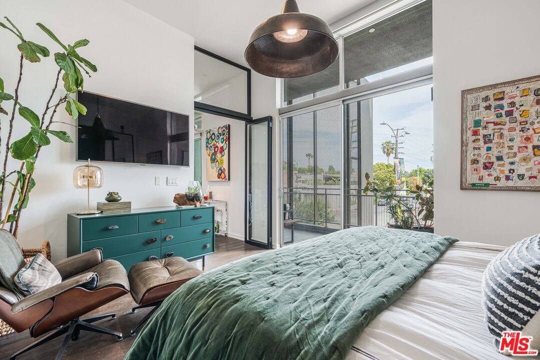 751 N Fairfax Ave Unit: 4