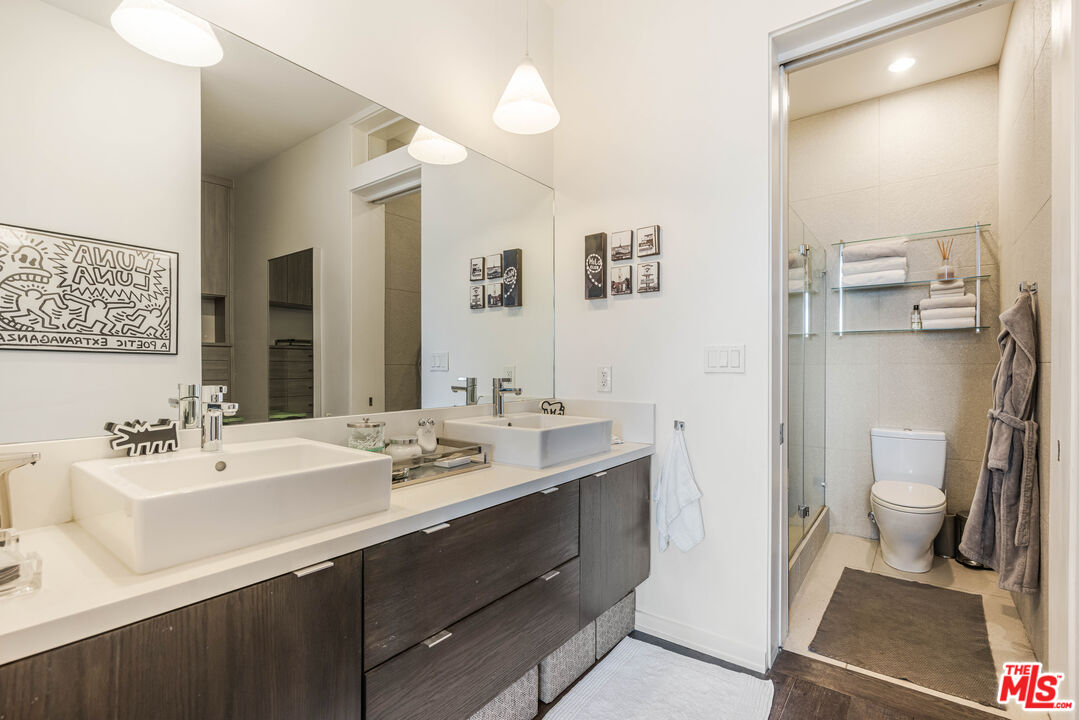 751 N Fairfax Ave Unit: 4