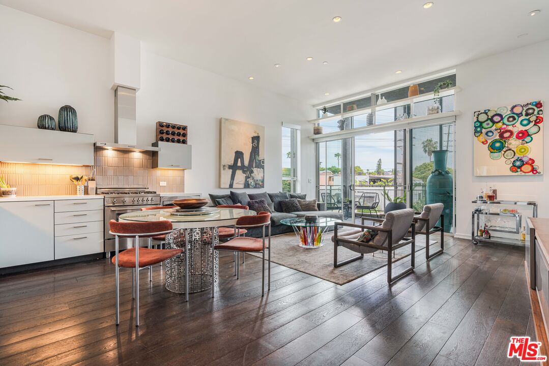 751 N Fairfax Ave Unit: 4