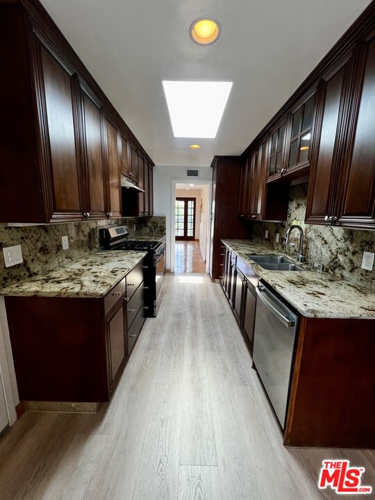 7505 Hampton Ave Unit: 16