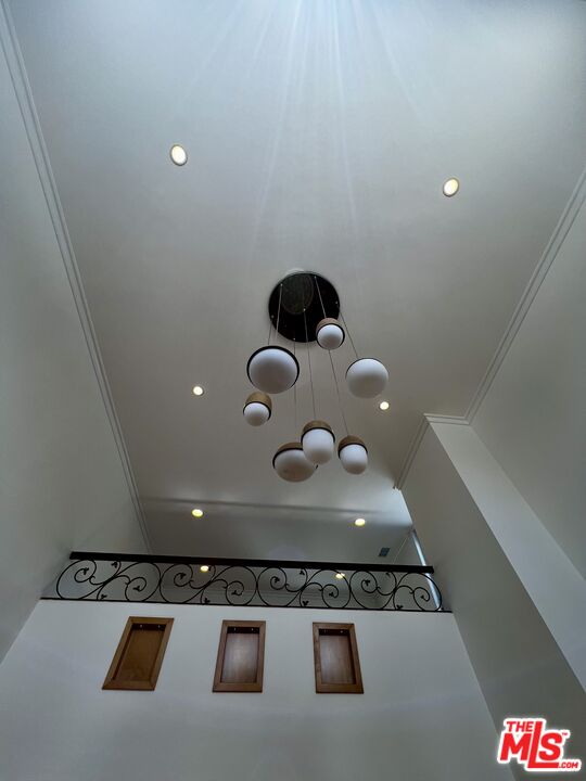 7505 Hampton Ave Unit: 16