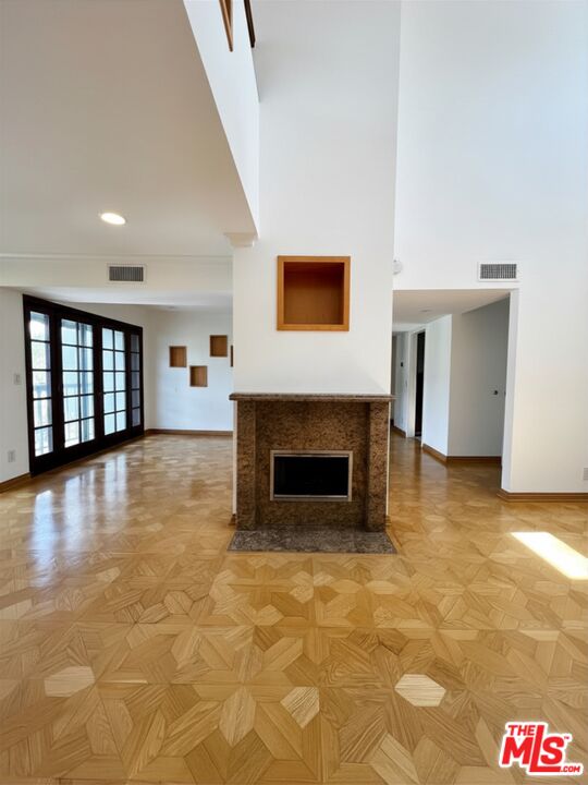 7505 Hampton Ave Unit: 16