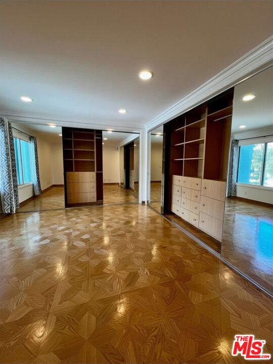 7505 Hampton Ave Unit: 16