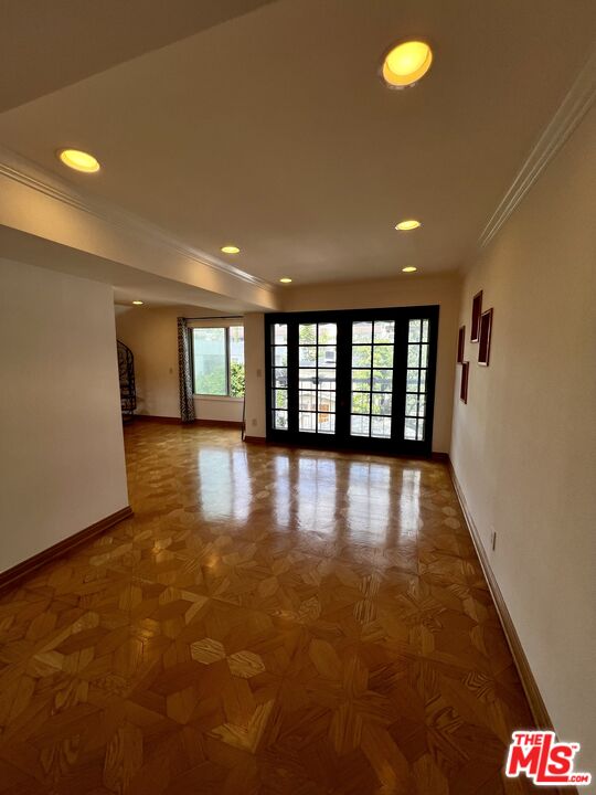 7505 Hampton Ave Unit: 16