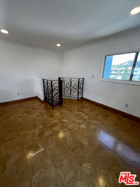 7505 Hampton Ave Unit: 16