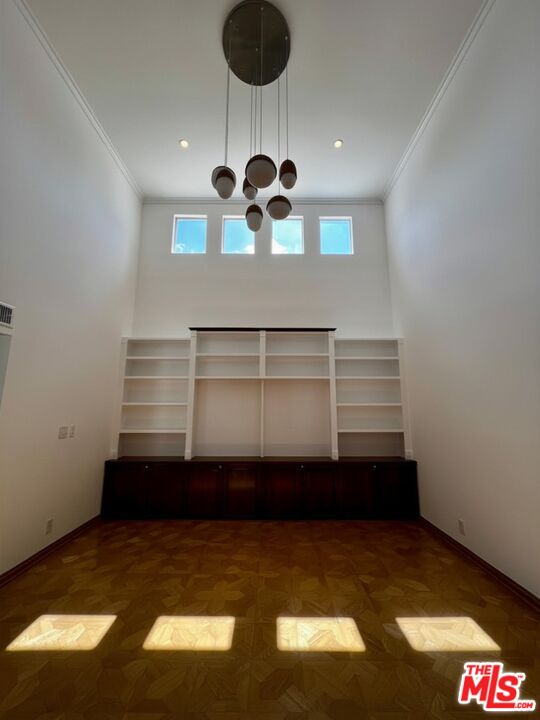 7505 Hampton Ave Unit: 16