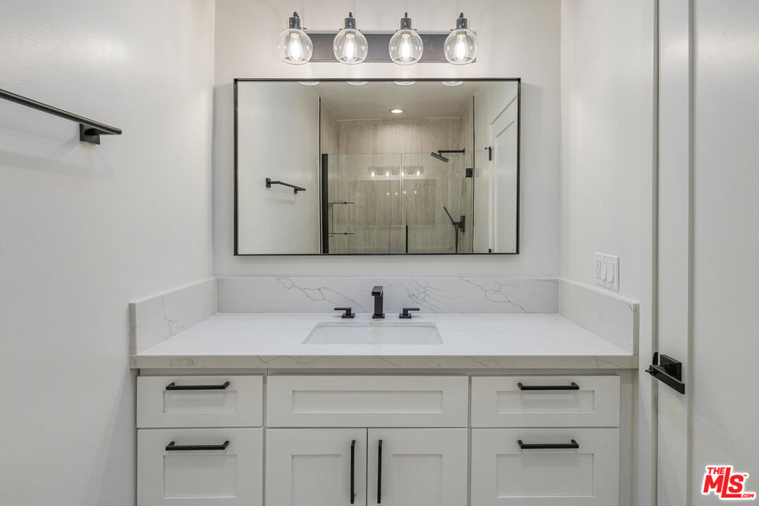 943 9th St Unit: 9