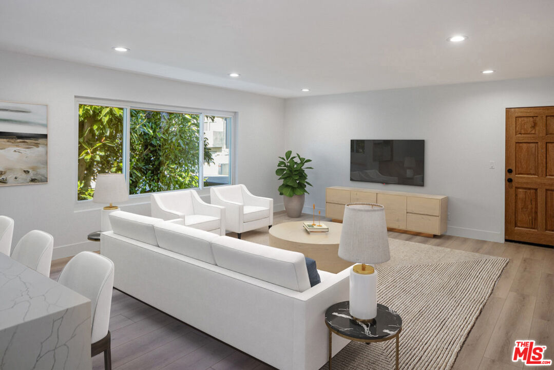 943 9th St Unit: 9