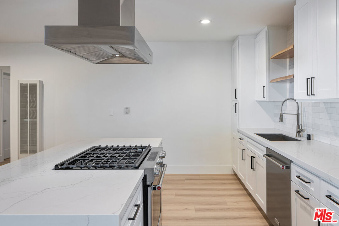 943 9th St Unit: 9