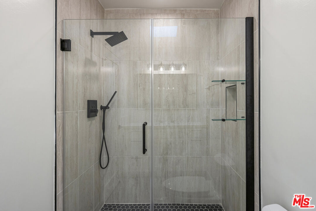 943 9th St Unit: 9