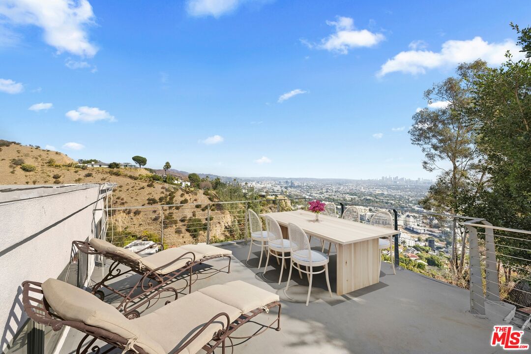 8546 Hillside Ave