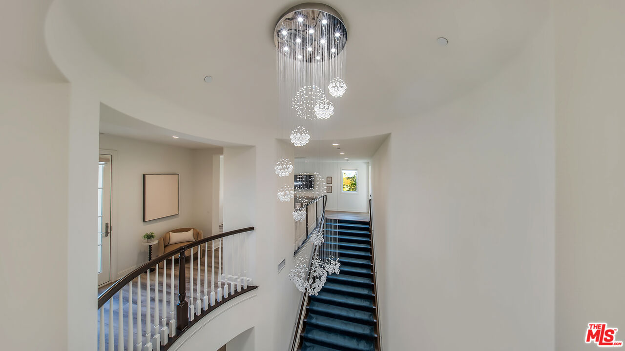 20111 W Piccadilly Ln