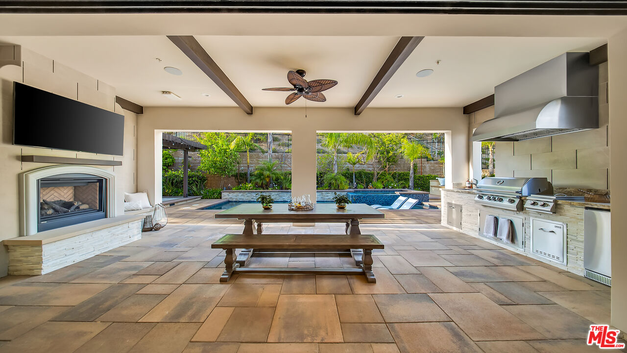 20111 W Piccadilly Ln