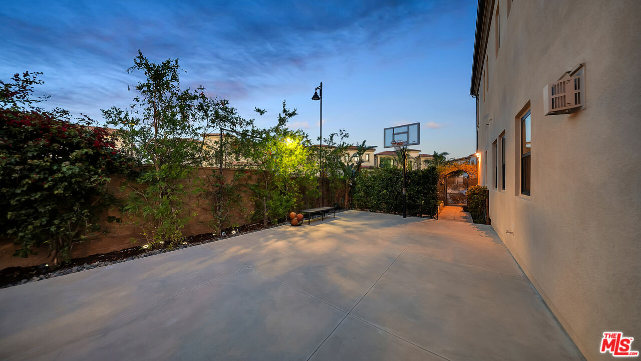 20111 W Piccadilly Ln