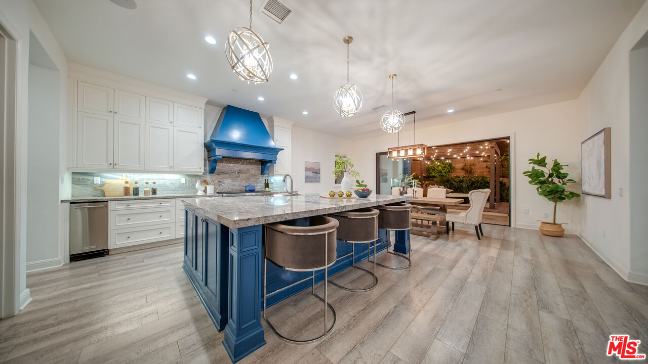 20111 W Piccadilly Ln