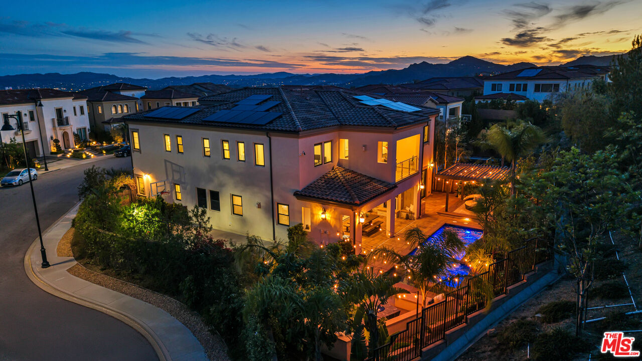 20111 W Piccadilly Ln