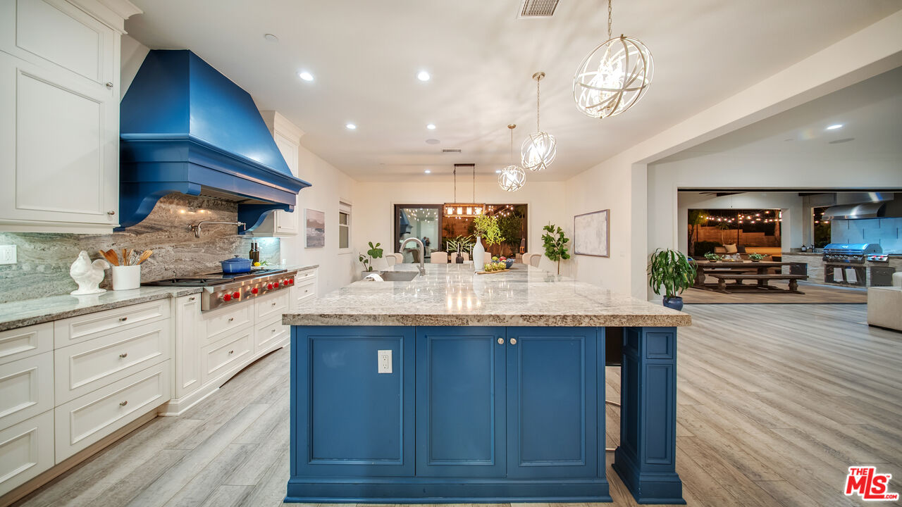 20111 W Piccadilly Ln