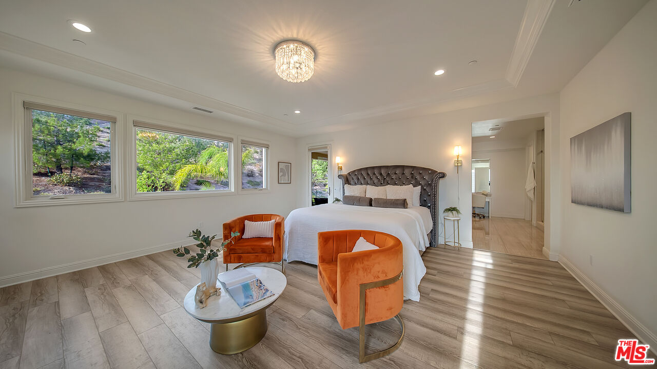 20111 W Piccadilly Ln