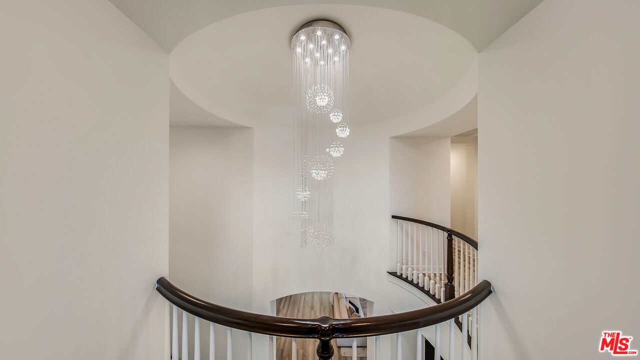 20111 W Piccadilly Ln