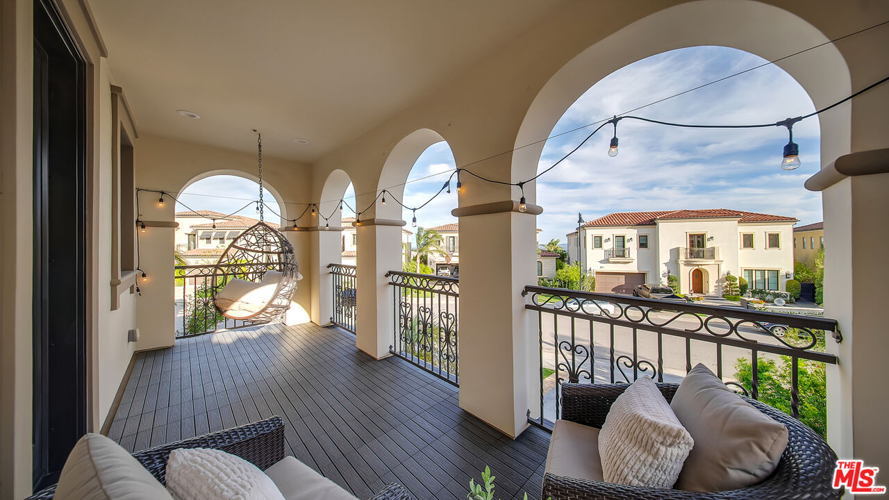 20111 W Piccadilly Ln