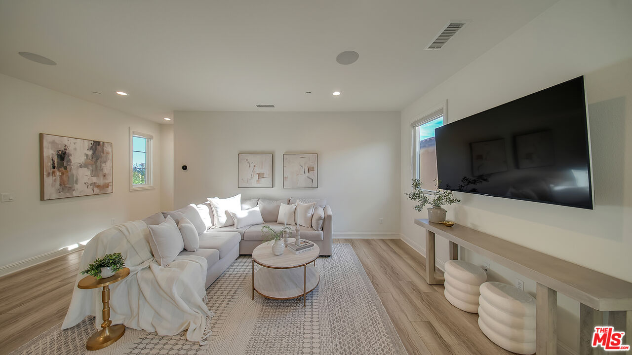 20111 W Piccadilly Ln