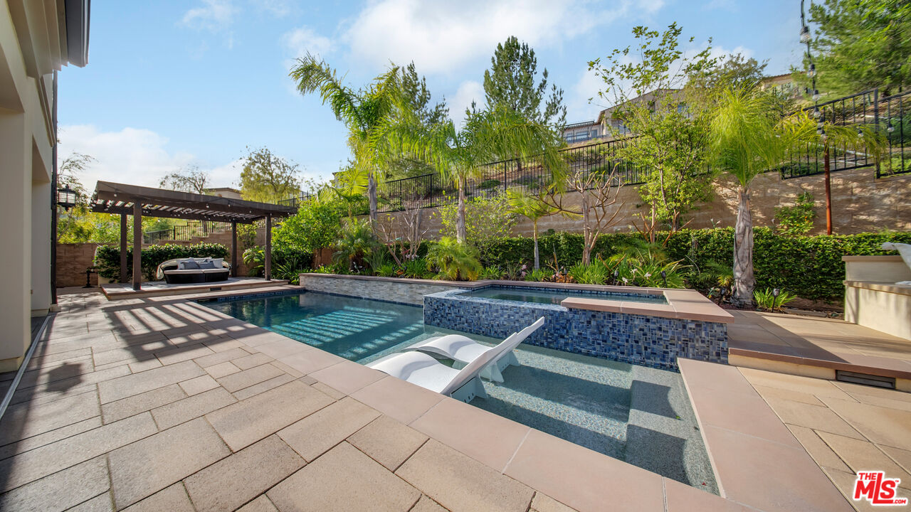 20111 W Piccadilly Ln