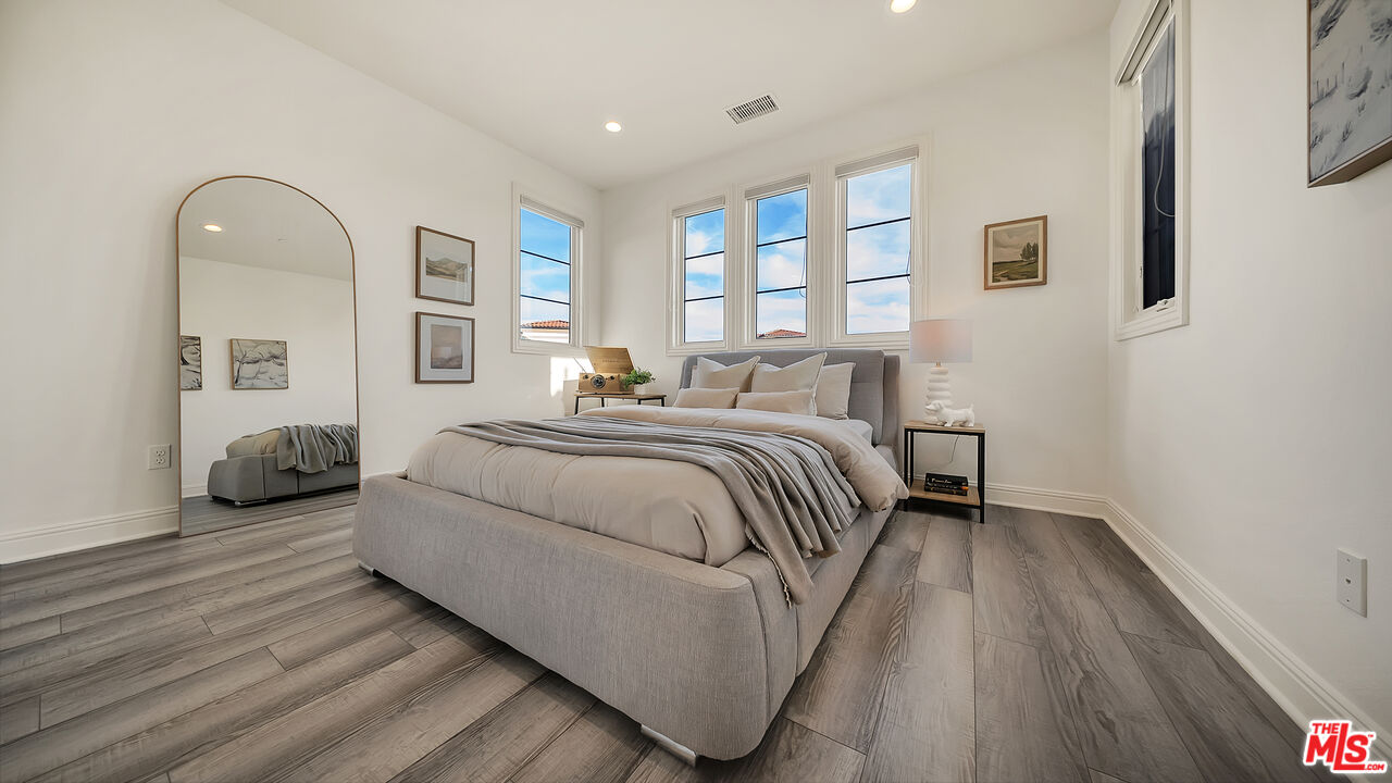 20111 W Piccadilly Ln