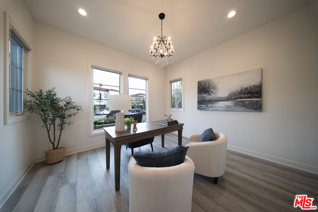 20111 W Piccadilly Ln